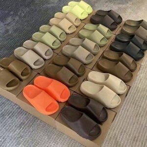 YEEZY SLIDES - Image 4