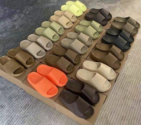 YEEZY SLIDES