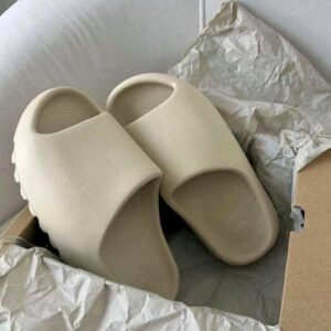 YEEZY SLIDES - Image 7