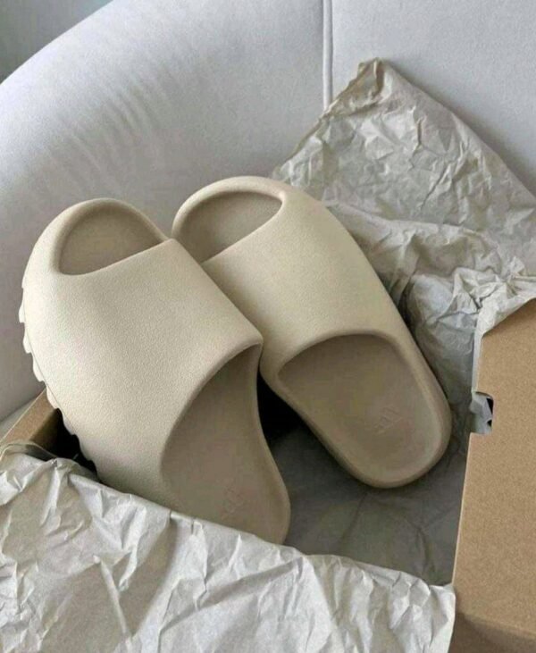 YEEZY SLIDES