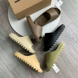 YEEZY SLIDES - Image 10