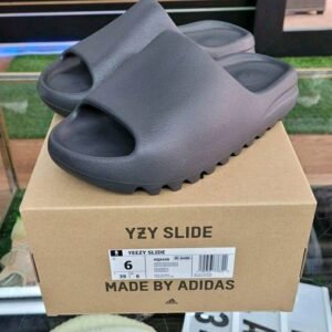 YEEZY SLIDES - Image 11