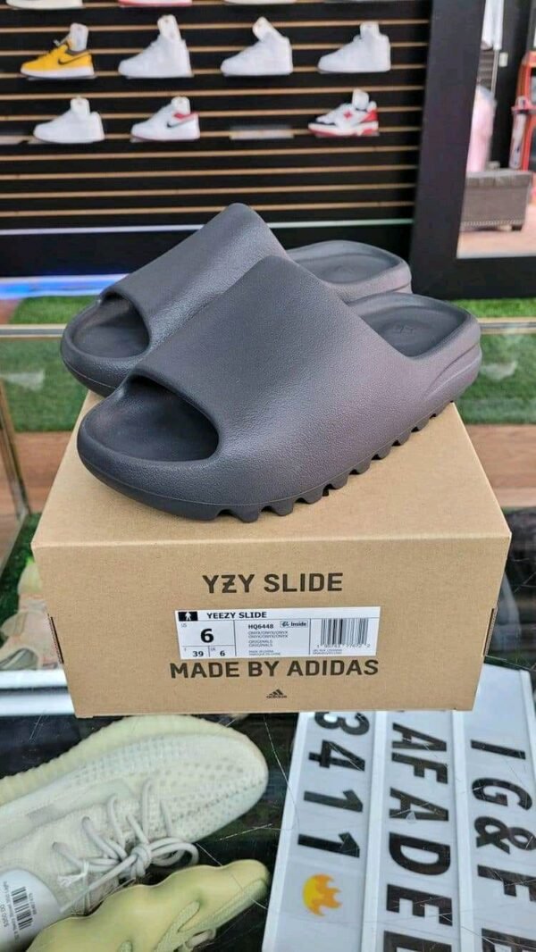 YEEZY SLIDES