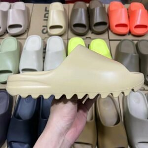 YEEZY SLIDES - Image 13