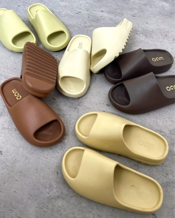 YEEZY SLIDES