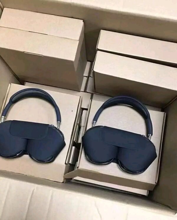 Apple AirPods Max pallets