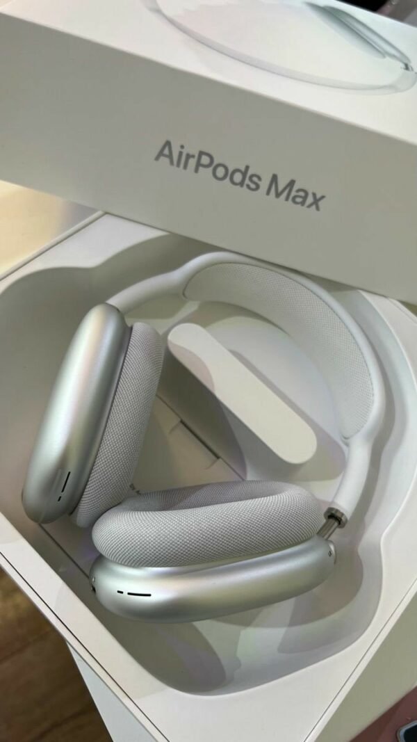 Apple AirPods Max pallets