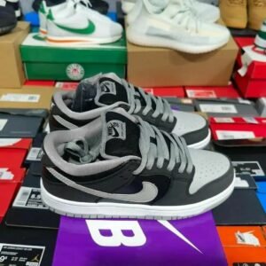 Authentic Nike sneakers pallets - Image 16